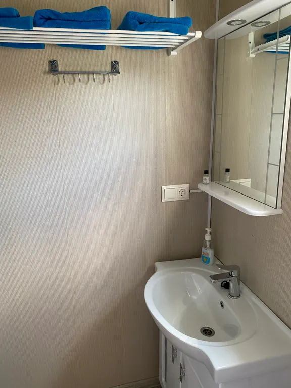 Дом с террасой на берегу реки Кобонка