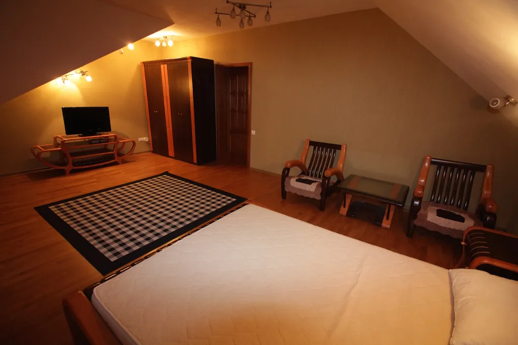 Шикарный коттедж с уютным средневековым интерьером