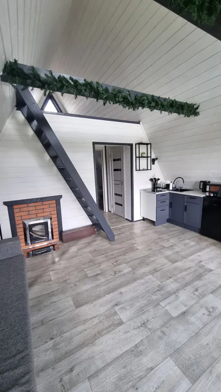 Домик у озера