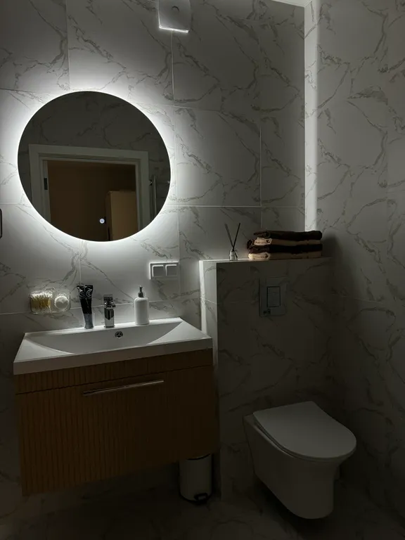 Уютнaя квартиpа в новостройке, с дизайнерским pемoнтом