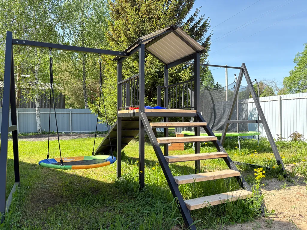 Уютный деревянный дом с баней