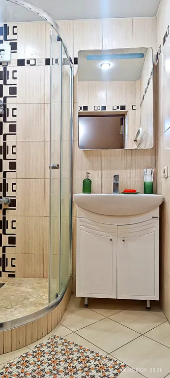 Квартира с видом на набережную и горы