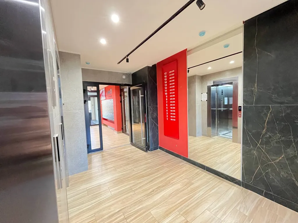 Теплая светлая квартира для 4 гостей в современном ЖК