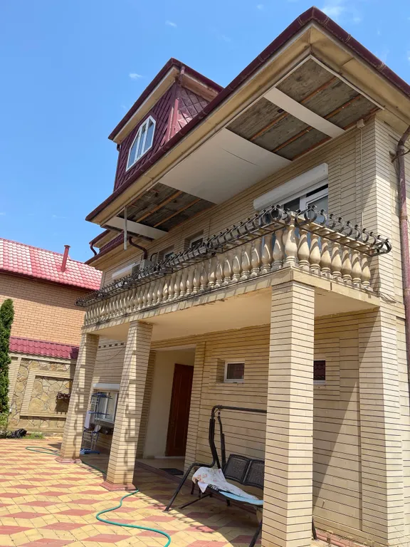 Часть дома с отдельным входом в 3 минутах от моря для большой компании