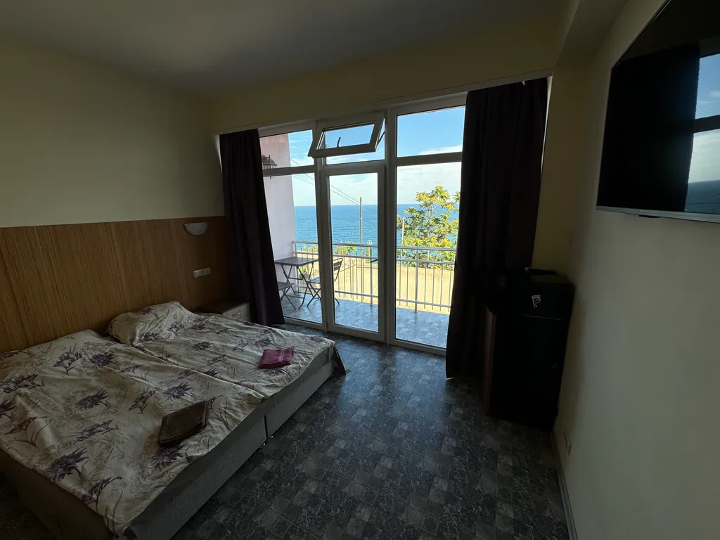 Квартира Трехместный Люкс с Балконом и видом на море — аренда посуточно в Семидворье