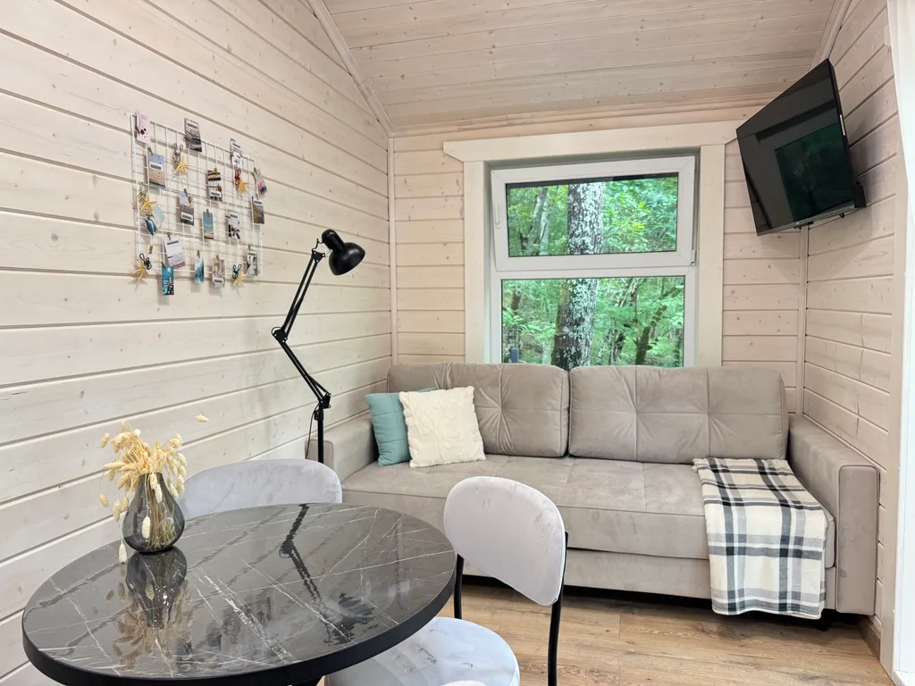 "ПОД КРОНАМИ" -Дом с чаном в лесу