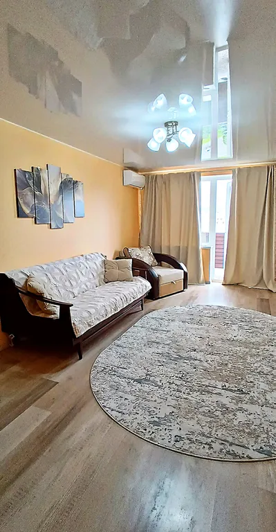 Квартира с видом на набережную и горы