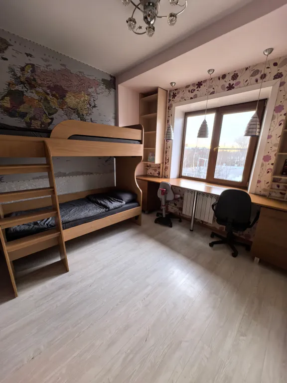 Счастливая матрешка с камином у вокзала Исакогорка