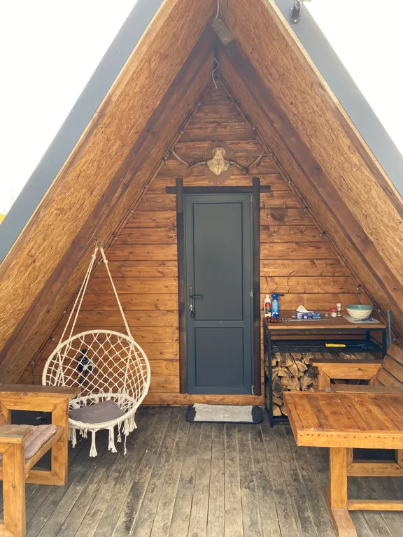 Треугольный дом с баней и чаном