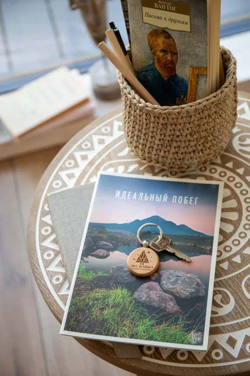 Уникальный треугольный дом в лесу Sky