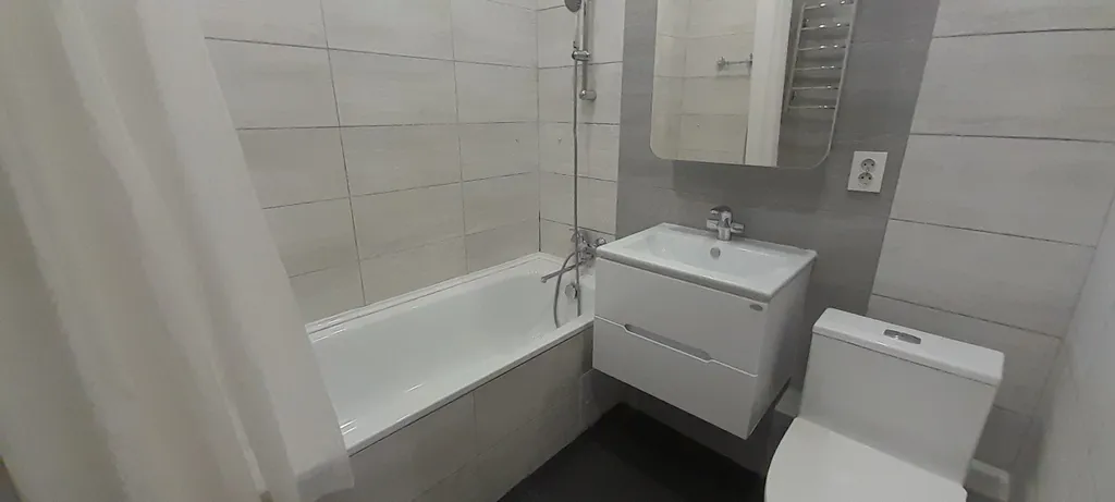 Современная двухкомнатная квартира с панорамным балконом