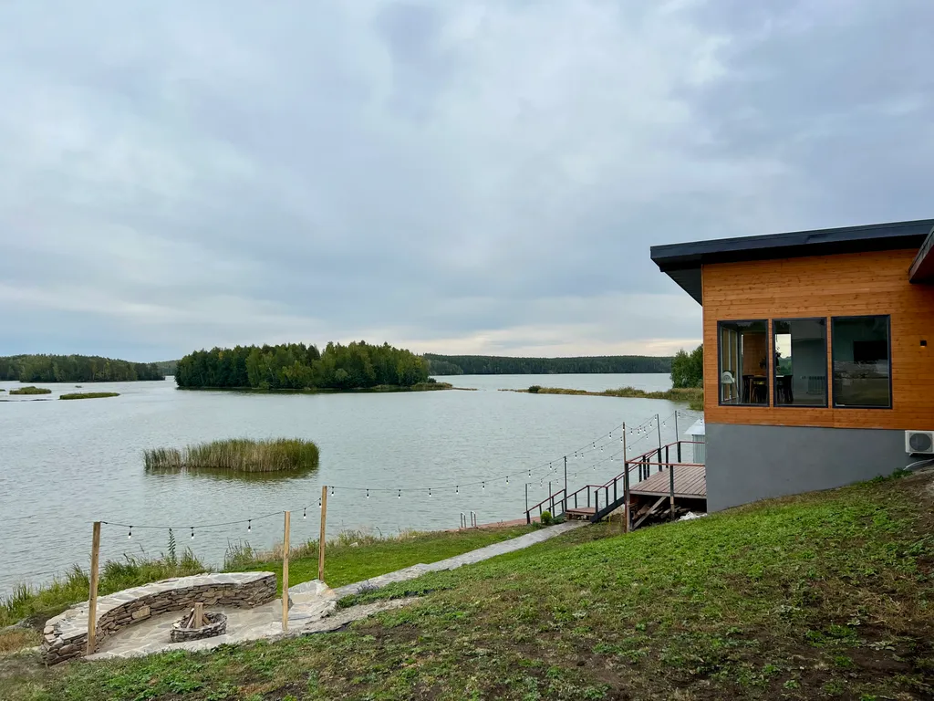 Дом с видом на озеро около горнолыжного комплекса