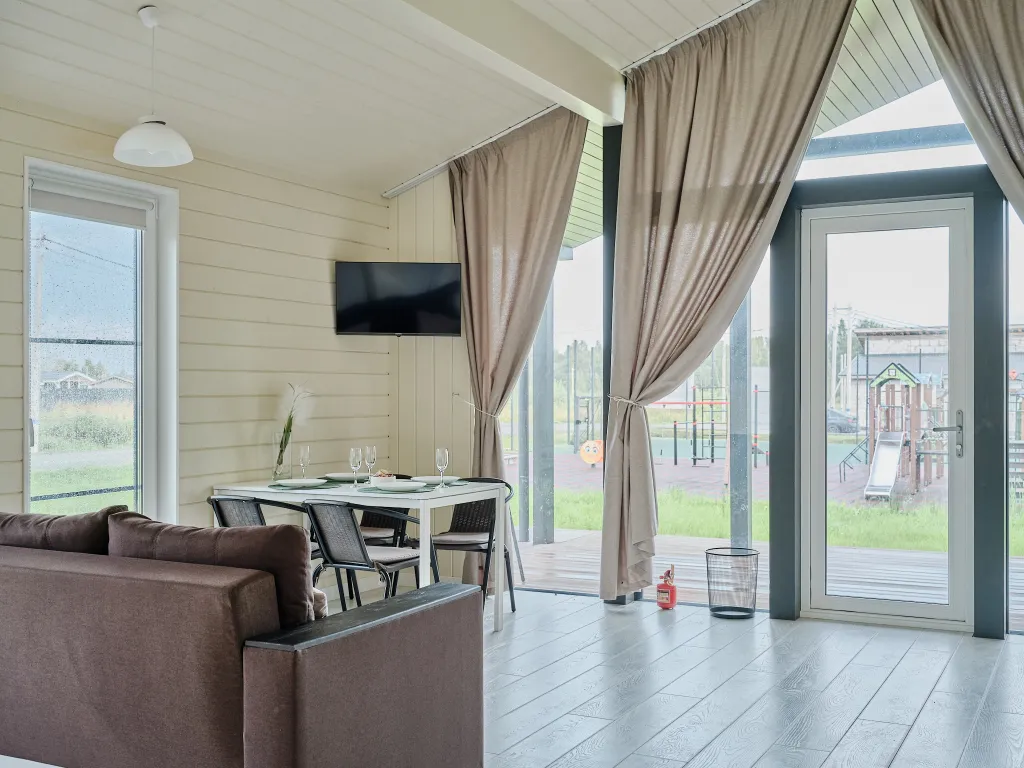 Коттедж Новый дом с сауной и детской/спортивной площадкой — Капорки