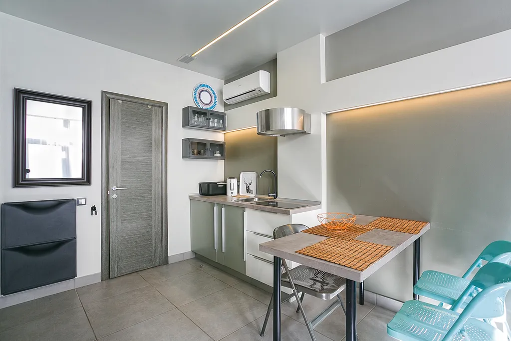 Уютная дизайнерская студия у моря