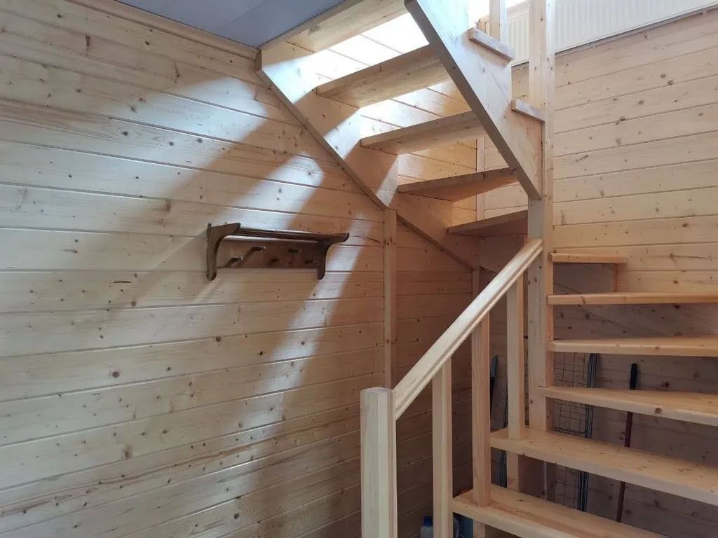 Коттедж Двухэтажный апартамент в доме на берегу озера — Луга