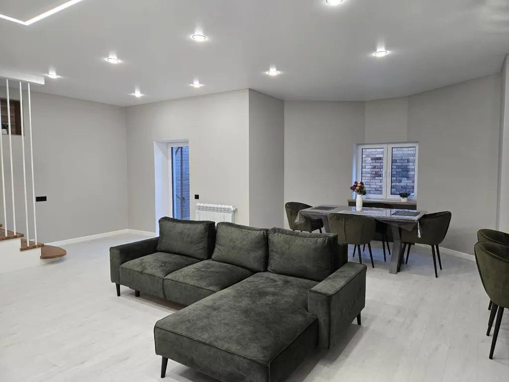 Уютная двухуровневая квартира на Берегу моря