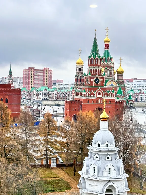 Видовая семейная двушка с детской комнатой