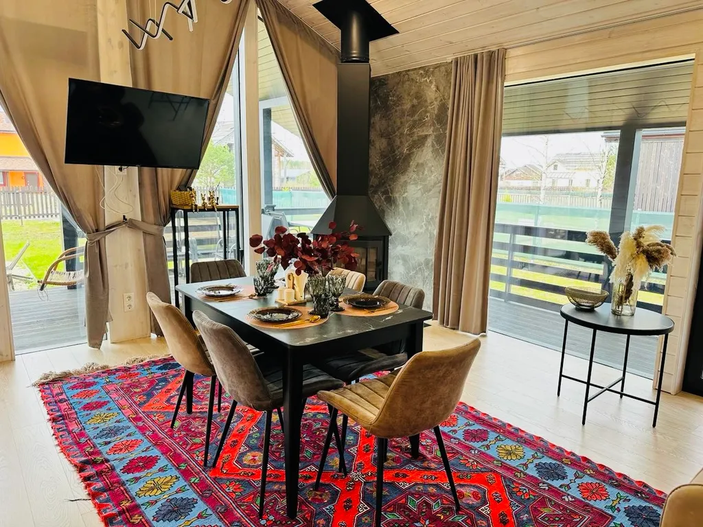 Уютный дом с панорамными окнами для лучшего отдыха