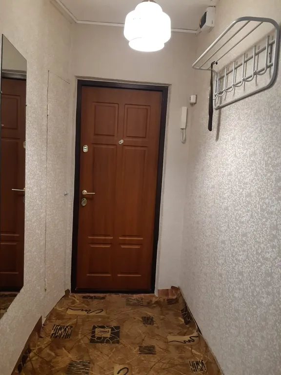 2х комн кв. командированным с балконом, кондиционером у института