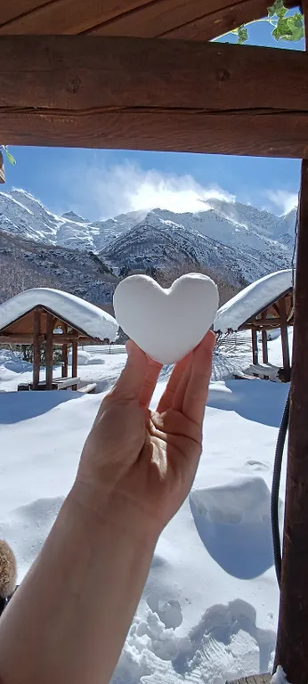 Таунхаус у озера с видом на горы