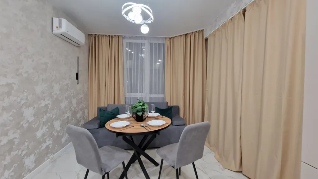 Дизайнерская стильная двушка, 5 раздельных мест с двумя кроватями