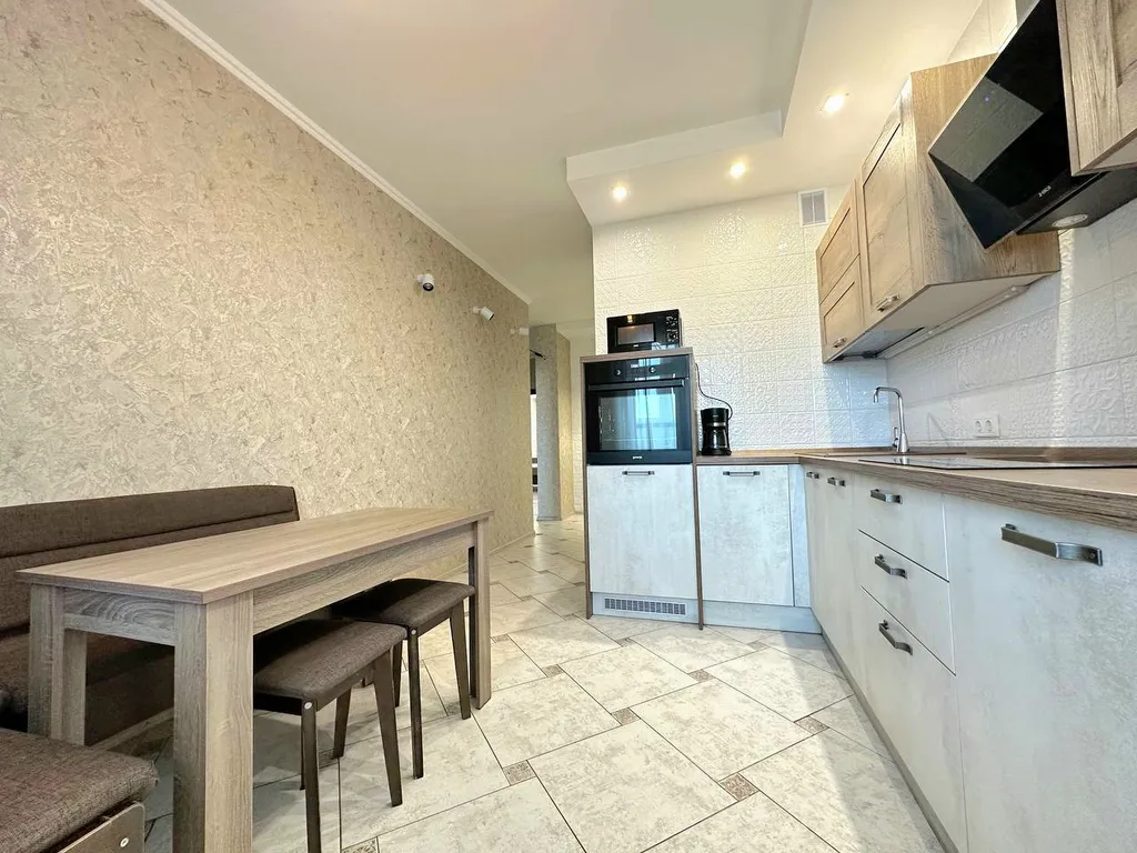 2-комнатная квартира с балконом напротив ЛДК и Кузбасс-Арена