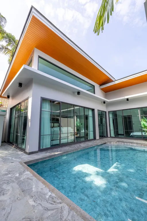 Вилла с частным бассейном в районе Най-харн