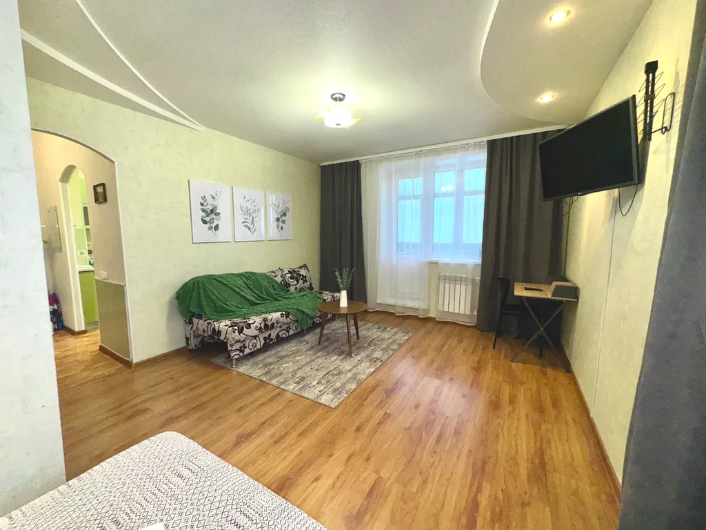 Стильная однокомнатная с большой кухней у ДК Металлургов