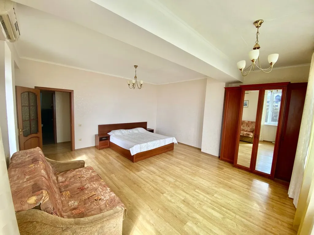 Комнаты с видом на море и горы