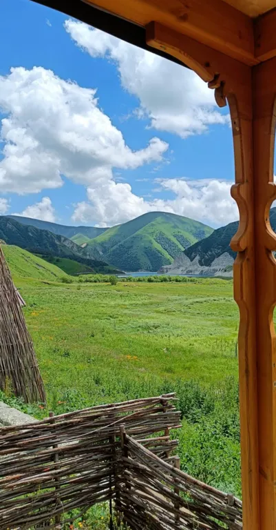 Коттедж Дом с верандой и видом на прекрасную долину - Новая веранда — Махачкала