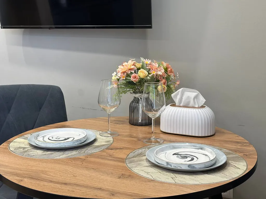 Современная студия с уютным интерьером в центре