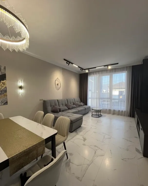 Новый дом с бассейном