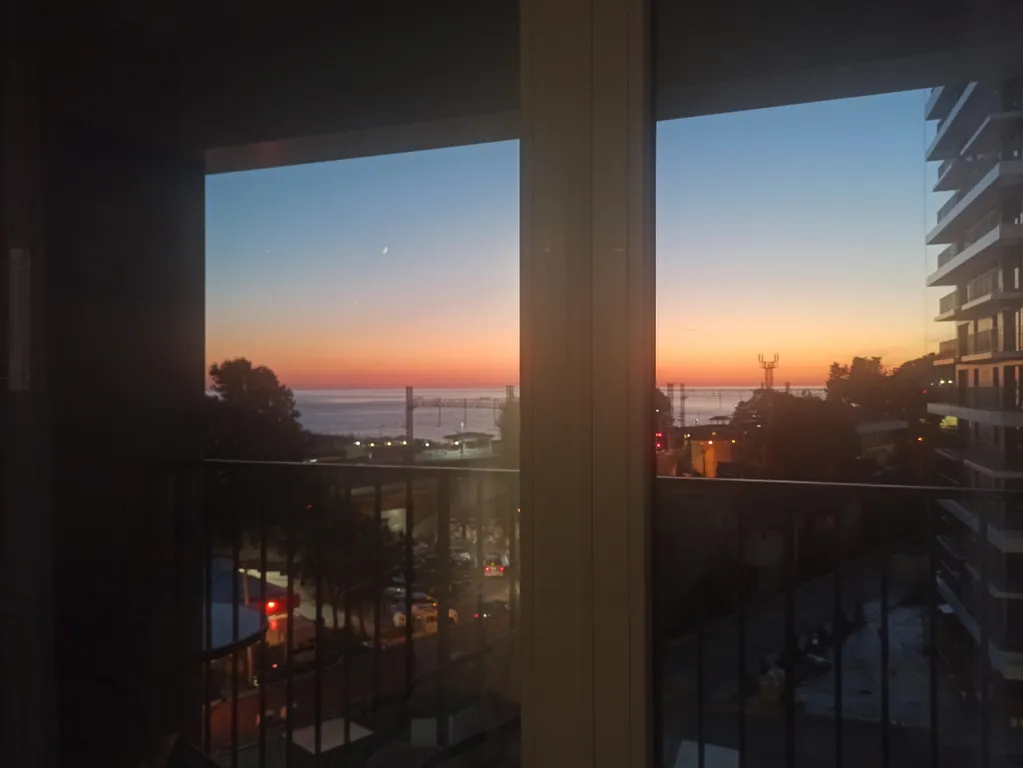 Студия на берегу моря