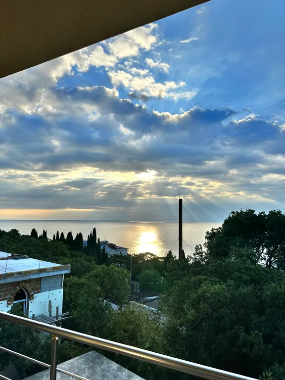 Просторная квартира-люкс в стиле английской классики с панорамным видом