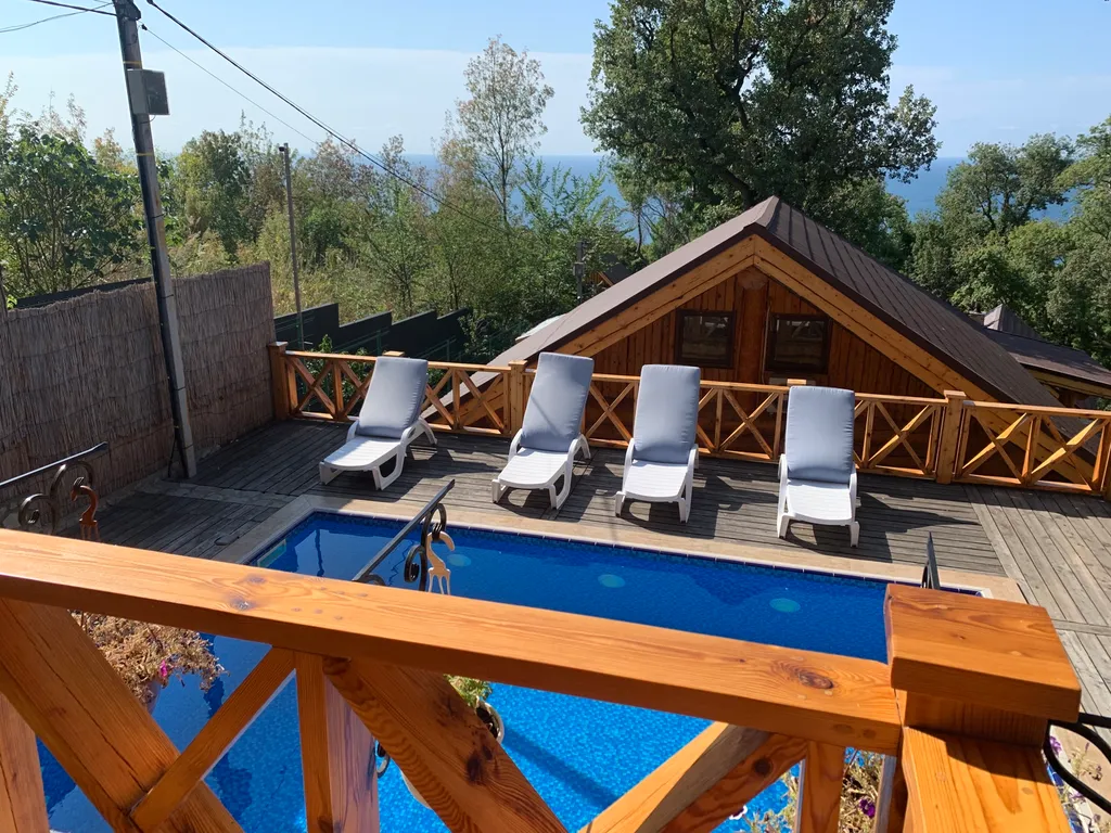 Дом - сруб с видом на море