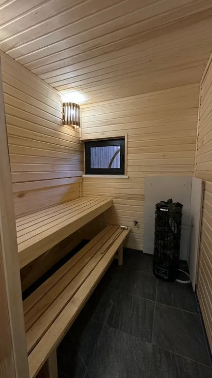 Дом с мольбертом