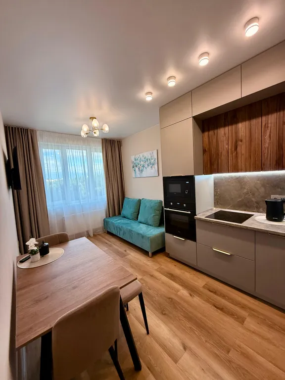 Уютная квартира рядом с ТРК Семья