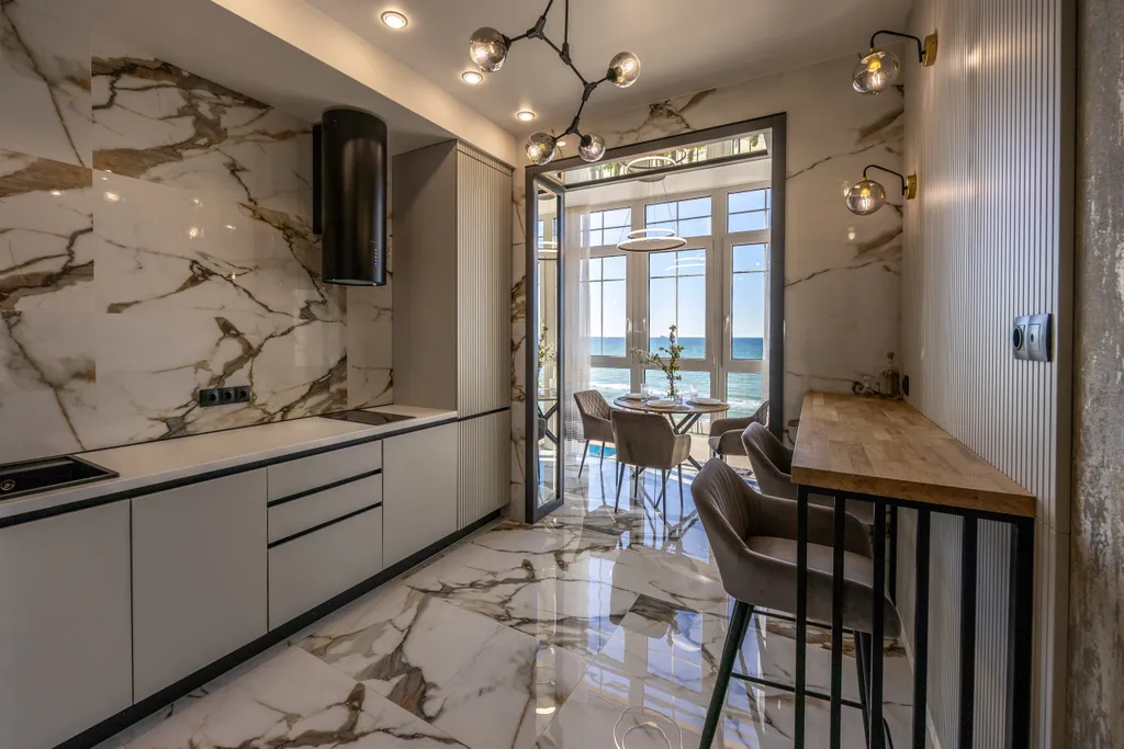 Дизайнерский апартамент с видом на море