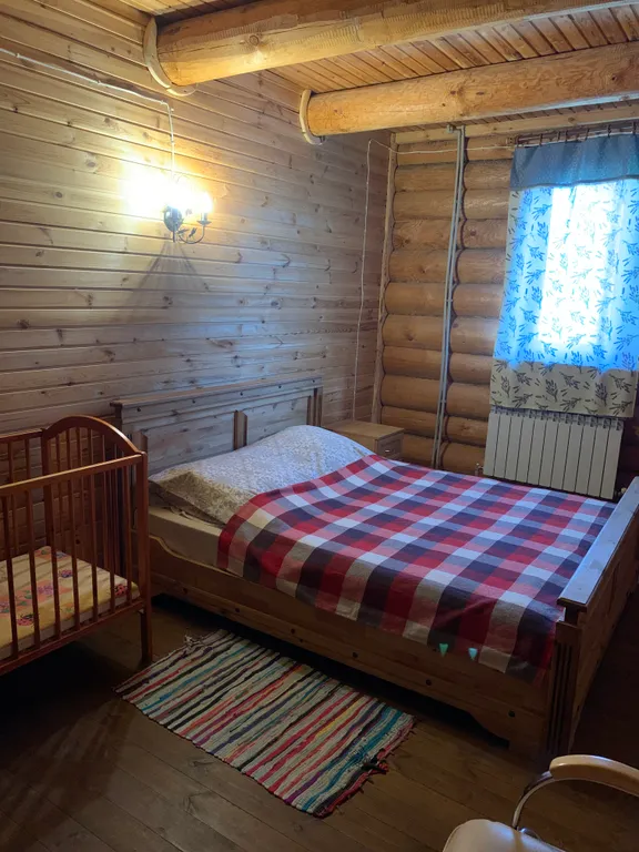 Усадьба Медвежий угол в лесу на берегу озера