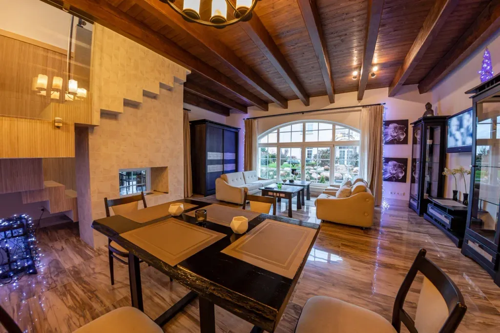 Вилла дзен с ванной спа и террасой с видом на сад