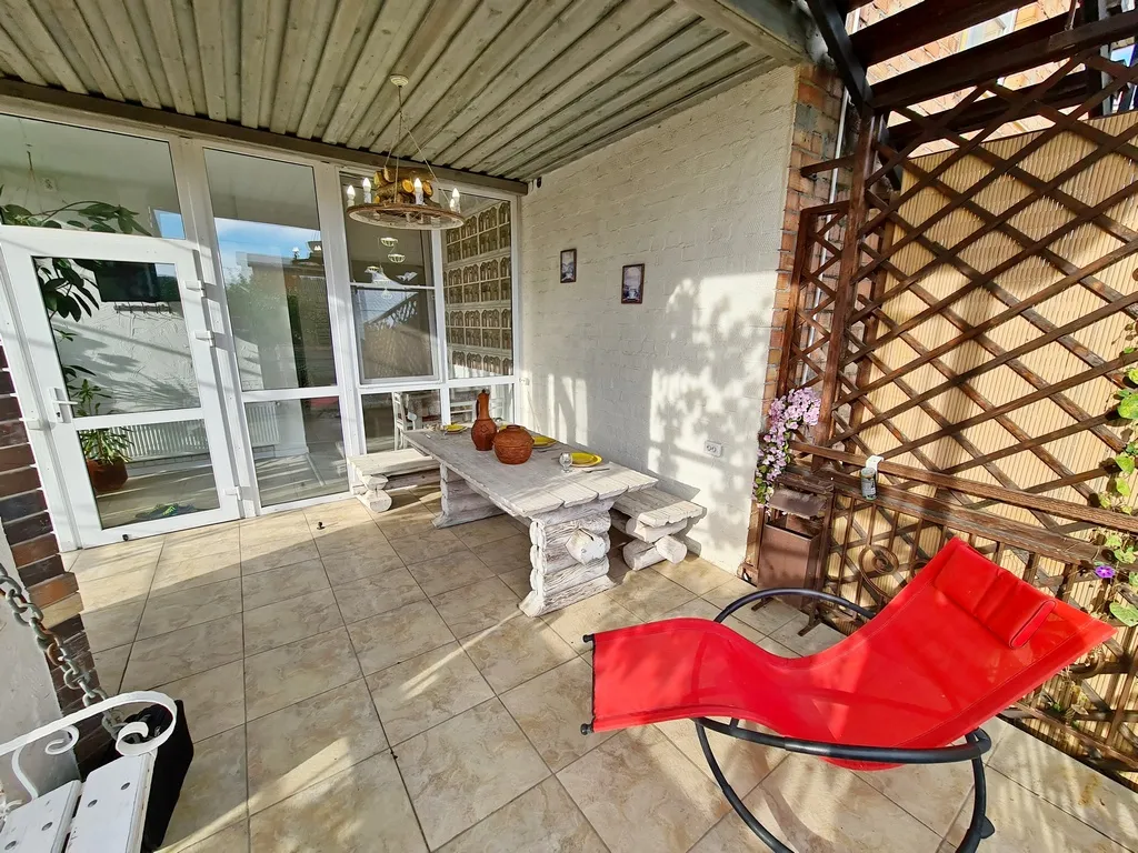 Коттеджу моря: костровая чаша камин детская территория бассейн баттут.