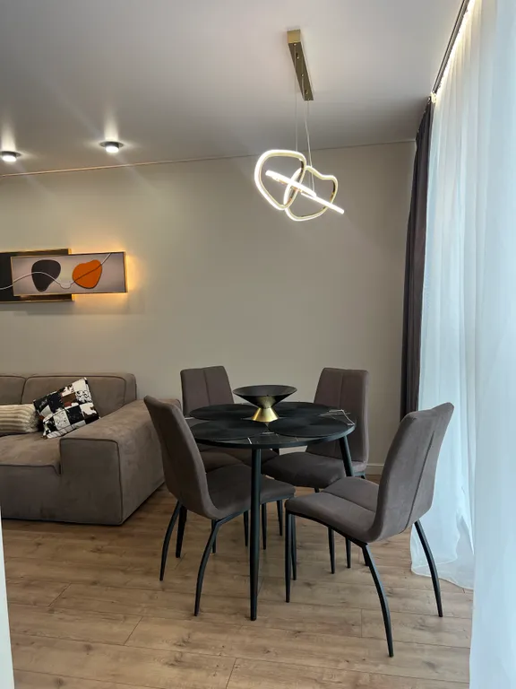 Комфортабельная трёхкомнатная квартира с шикарной территорией