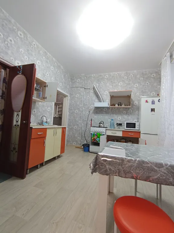 Светлая квартира, с темной зоной отдыха, на центральной улице