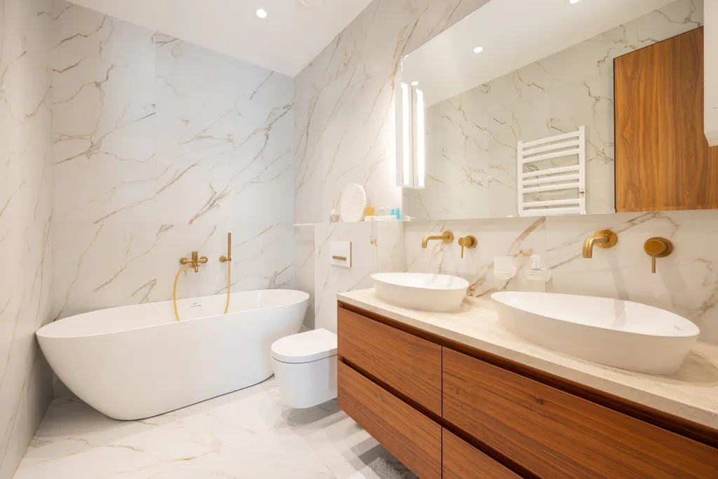 Дизайнерская квартира с террасой, бассейном и видом на море