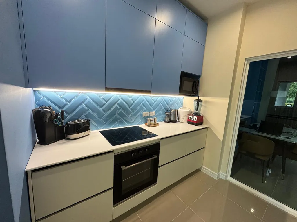 SvoyLux солнечный остров в океане