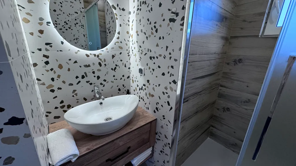 Дом с баней, сибирским чаном и теплой панорамной беседкой