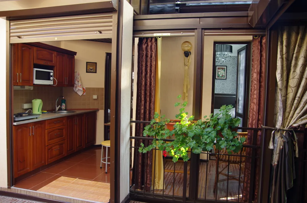 Семейный двухкомнатный апартамент с кухней и балконом