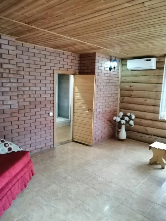 Жилой деревянный двухэтажный дом