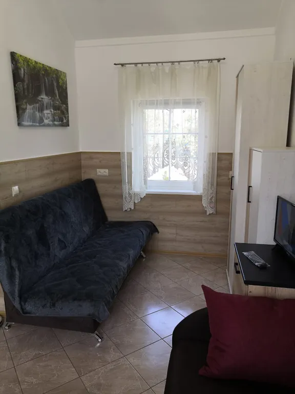 Коттедж Уютный гостевой домик в живописном дворе с отдельным входом — Горбатовка