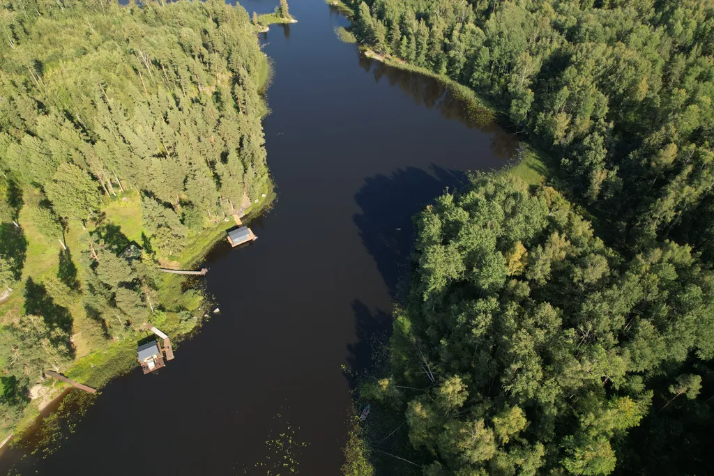 Дом на воде, хаусбот в Карелии